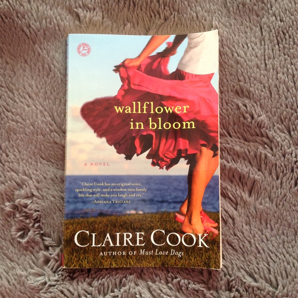 Wallflower In Bloom by Claire Cook paperback book